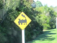 Achtungszeichen an Gleisen