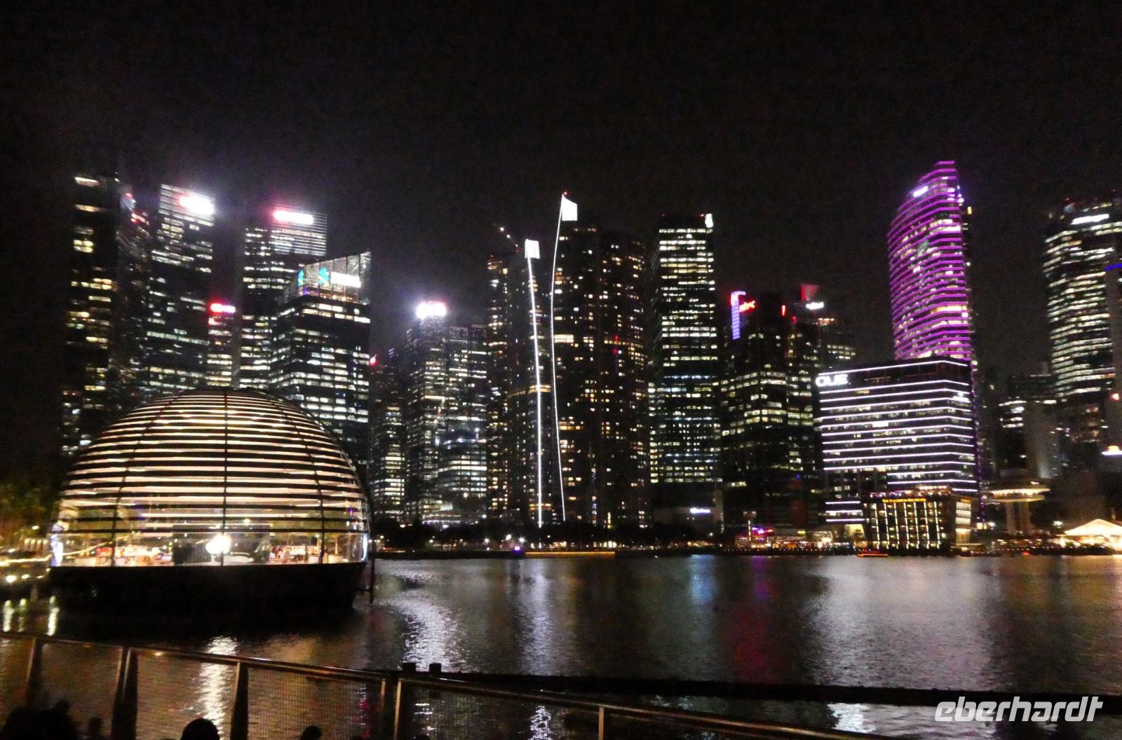 beleuchtete Skyline von Singopore