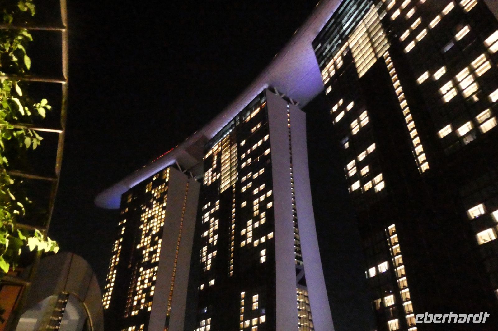 Blick hinauf zum Marina Bay Sands