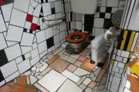 in der Hundertwasser-Toilette