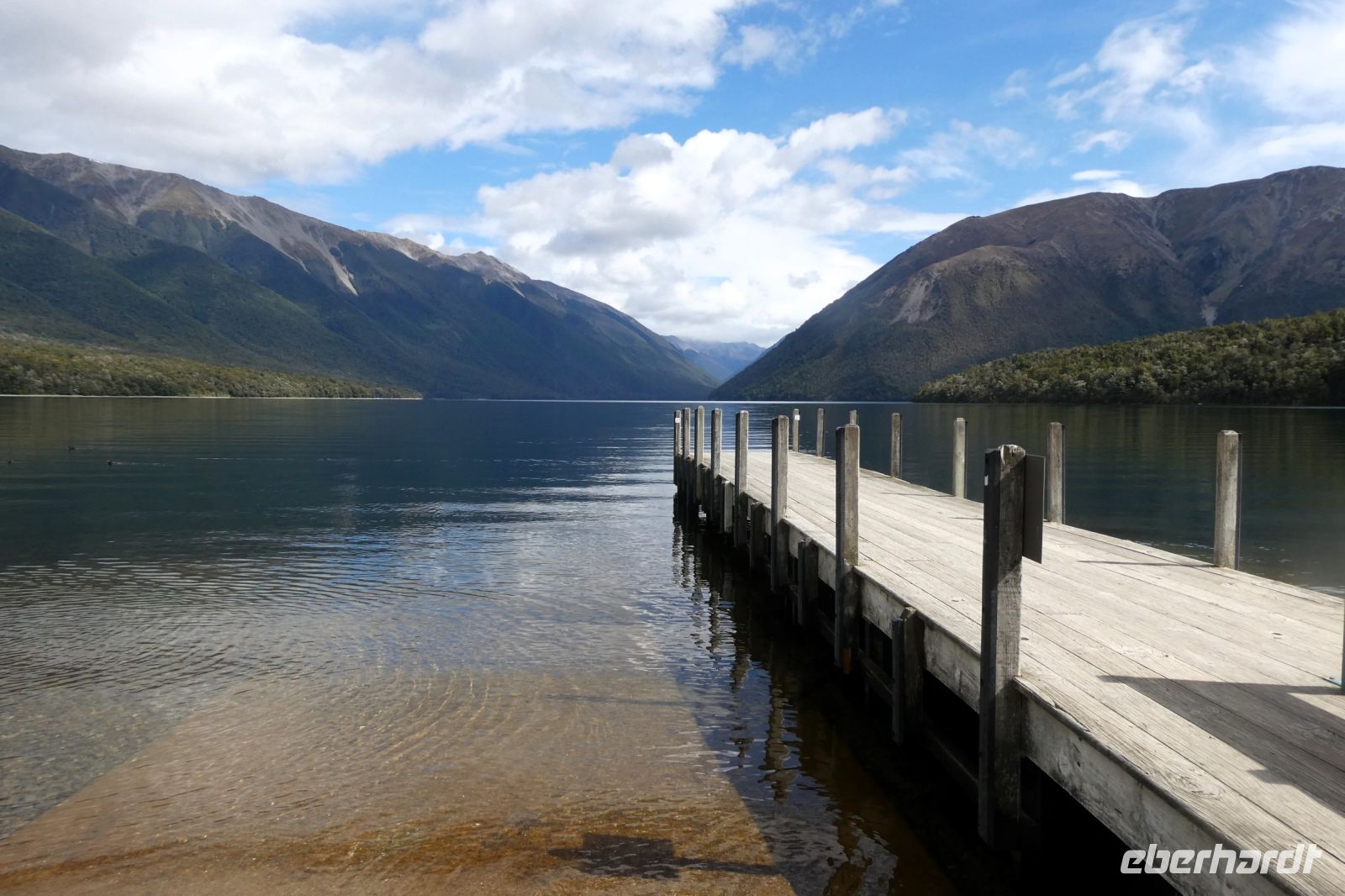 an den klaren Wassern Neuseelands