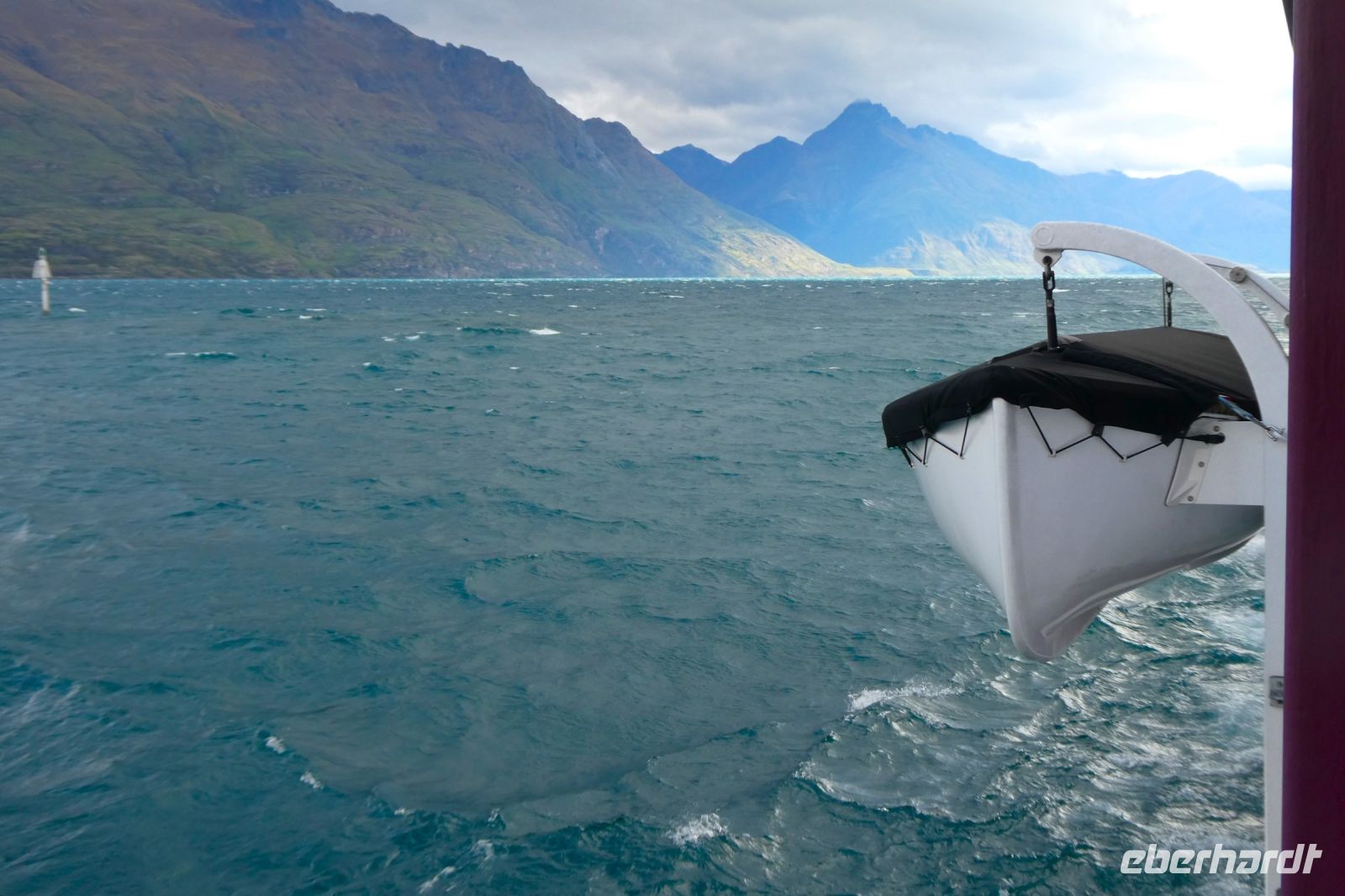 mit dem Dampfschiff zum anderen Ufer