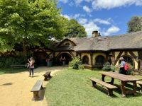 9. Reisetag – Von Pauanui nach Rotorua – Ausflug nach Hobbiton – The Green Dragon Inn