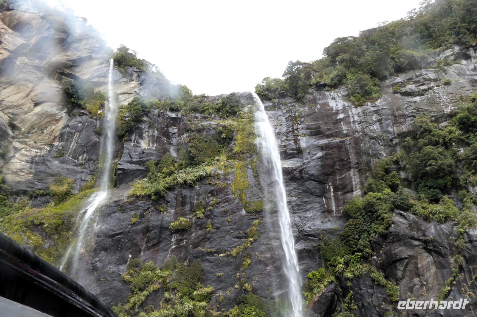 mehrere Wasserfälle