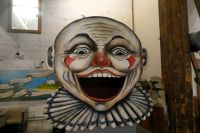 da lacht er der Clown