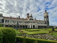 15. Reisetag – Von Dunedin zum Milford Sound – Stopp am Bahnhof von Dunedin