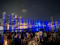 Laser- und Wassershow am Marina Bay Sands Hotel in Singapur