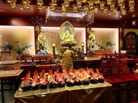 Im buddhistischen Tempel von Singapur