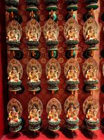 Viele kleine Buddhas im Tempel von China Town in Singapur