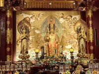 Gebetsraum im buddhistischen Tempel von Singapur