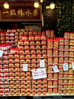 Die Chinesen bereiten sich auf das bald stattfindende chinesische Neujahr vor, Süßes in Singapur