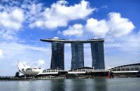 Das berühmte Marina Bay Sands Hotel in Singapur mit seiner charakteristischen Architektur