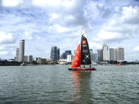 Vom Schiff aus kann man die Kulisse von Singapur richtig genießen