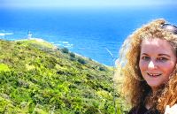 Reisebegleiterin Simone am Cape Reinga