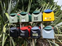 Witzige neuseeländische Briefkästen