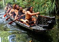 Traditionelles Kanu der Maori