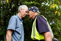 Traditionelle Begrüßung bei den Maori, hier mit Reiseleiter Alec