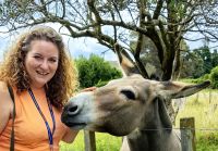 Reisebegleiterin Simone mit dem Muli