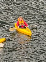Reisebegleiterin Simone im Kajak im Milford Sound