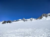 Auf dem Gletscher dürfen wir aussteigen und machen Schneeballschlacht