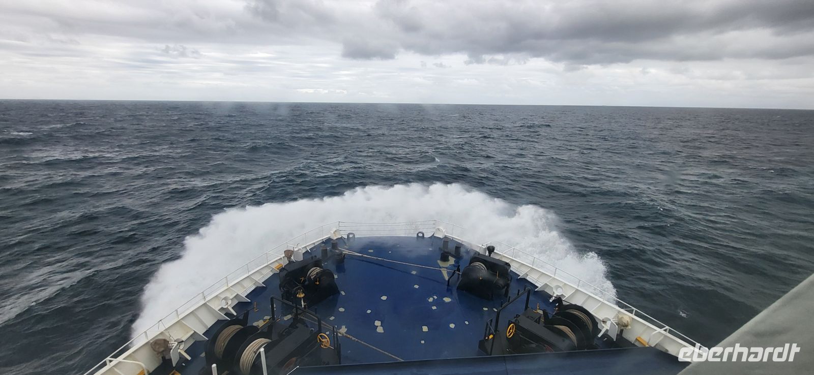 142 unterwegs bei Seegang