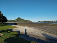 Tairua mit Mount Paku bei Ebbe, Neuseeland