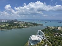 Blick auf den Cloud Forest und den Flower Dome