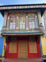 Bunte Häuserfassade im indischen Viertel 