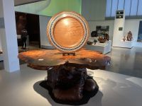 Tisch aus Kauri-Holz