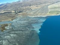 Blick auf die Flussmündung vom Lake Tekapo