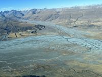 Blick auf die Flussmündung vom Lake Tekapo