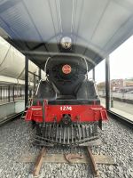 Alte Dampflokomotive am Bahnhof Dunedin