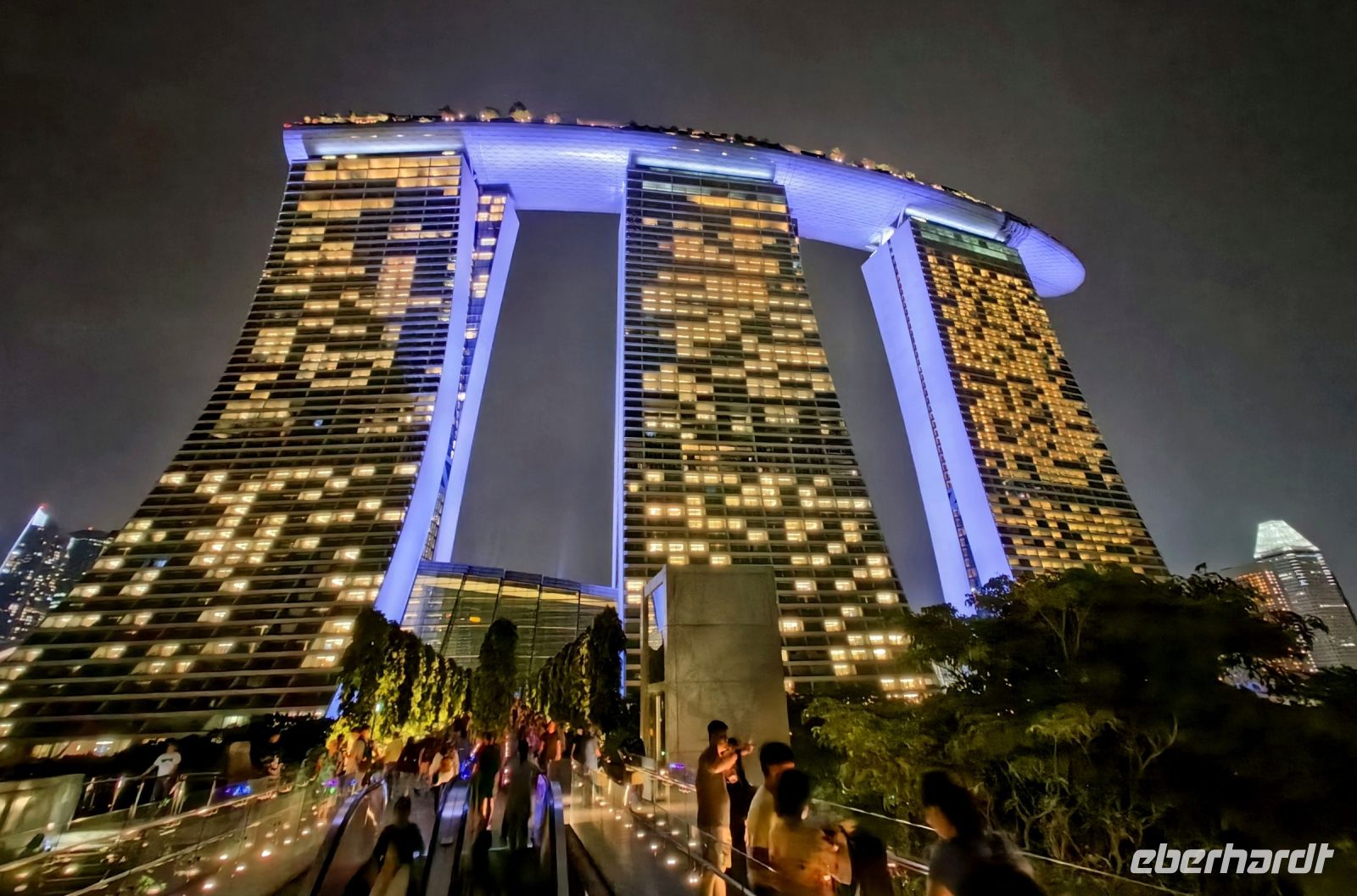 Das berühmte Marina Bay Sands Hotel in Singapur mit seiner charakteristischen Architektur