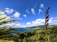 Blick auf Opononis Strand und die lange weiße Wolke