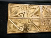 Holzschnitzerei mit Maorimuster