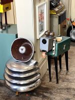 Ein Künstler aus Oamaru schweißt Interessantes aus alten Dosen zusammen