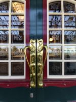 Kunstvolle Türgriffe in Dunedin am Bahnhof