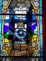 Bleiverglaste Fenster mit Lokomotive in Dunedin am Bahnhof