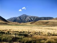 Karge Landschaft in den Bergen auf dem Weg nach Christchurch