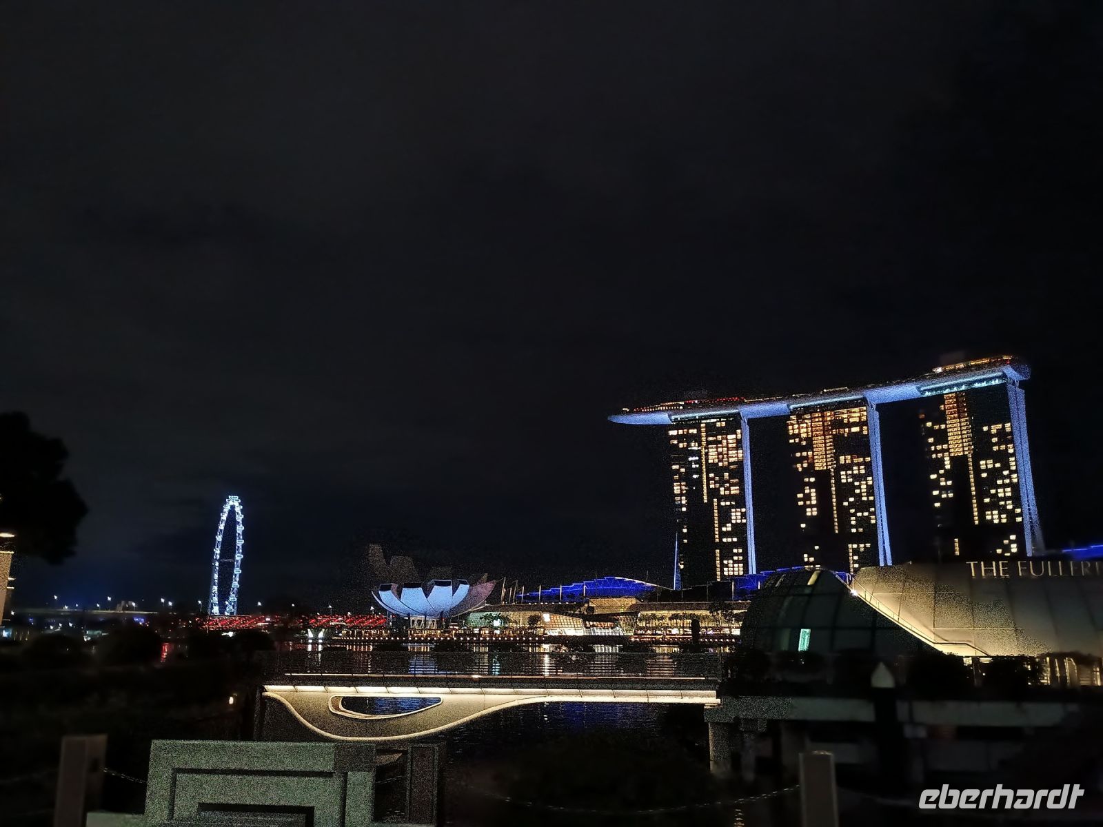 Blick auf Marina Bay Sands Hotel und Singapore Flyer 