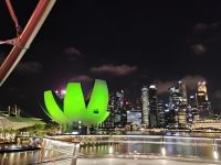 Art Science Museum mit Skyline von Singapur