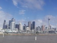 Auckland, die Stadtsilhouette vom Hafen aus gesehen
