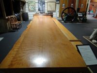 Kauri Museum Matakohe, besser eine Tischplatte als Bauholz zu werden.