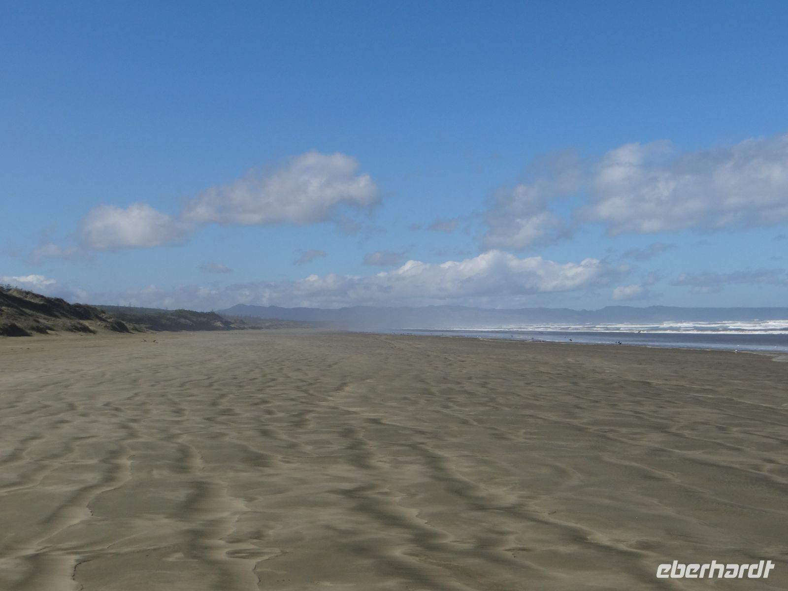Ninety Miles Beach, man könnte auch schön am Strand entlanglaufen.