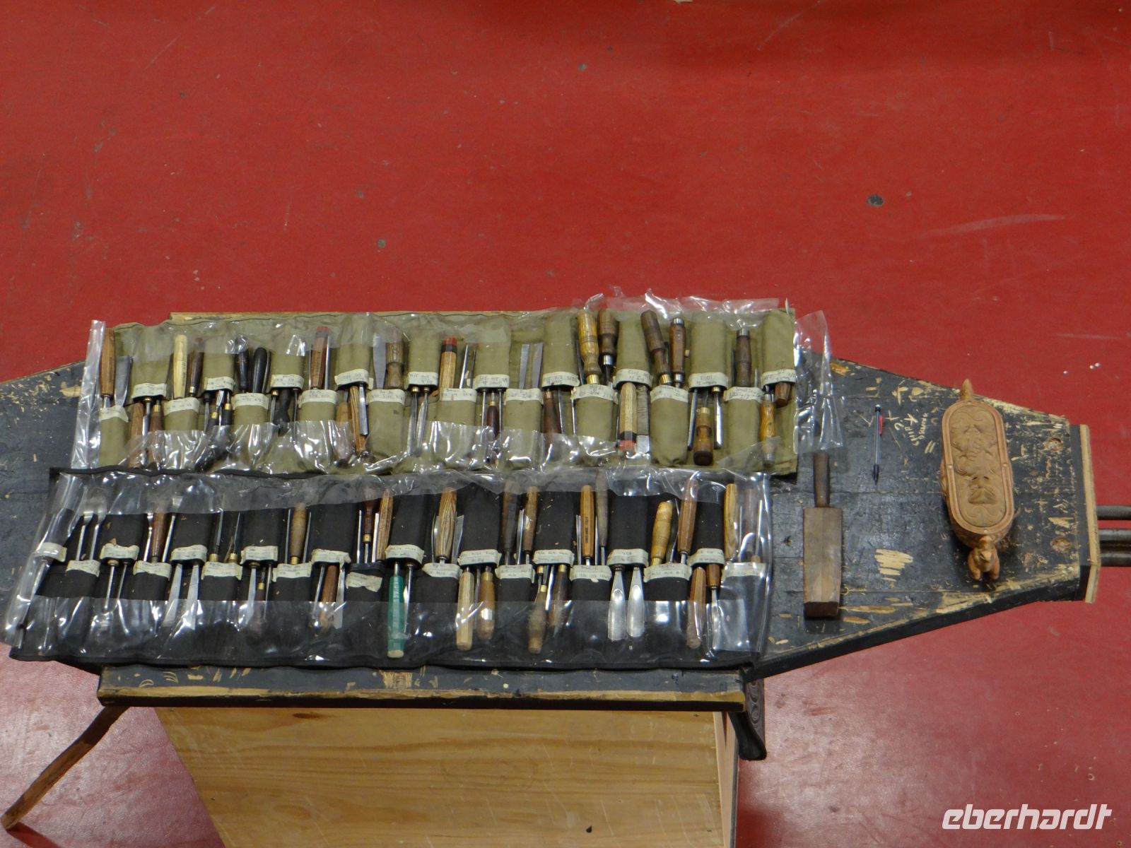 Te Puia, der Handwerkskasten eines Schnitzers