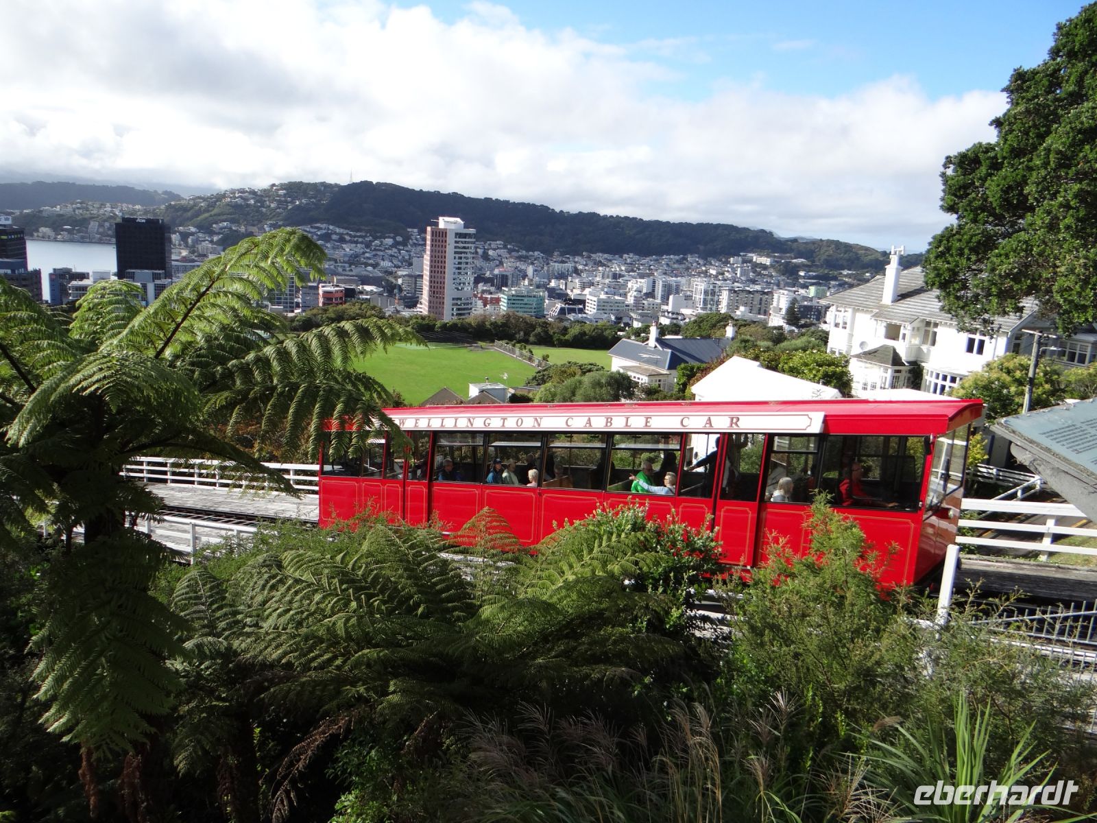 Wellington, Cable Car mit Blick auf die Stadt, gegenüber der Mount Victoria