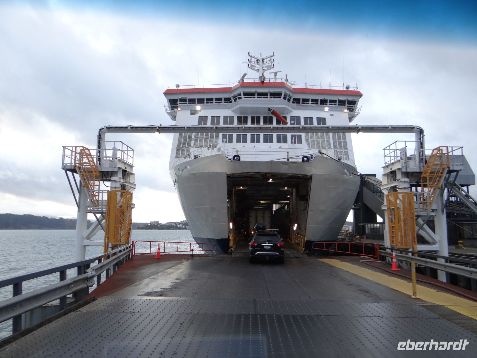 Wellington, durch diesen Schlund geht es hinein.