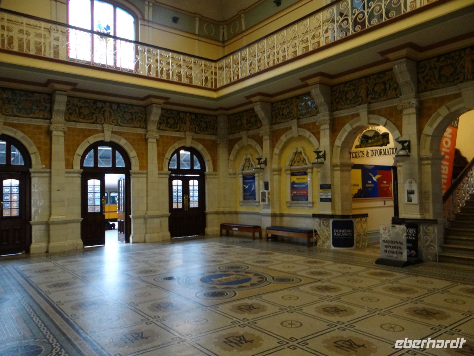 Dunedin, der Bahnhof hat eine prächtige Halle. 