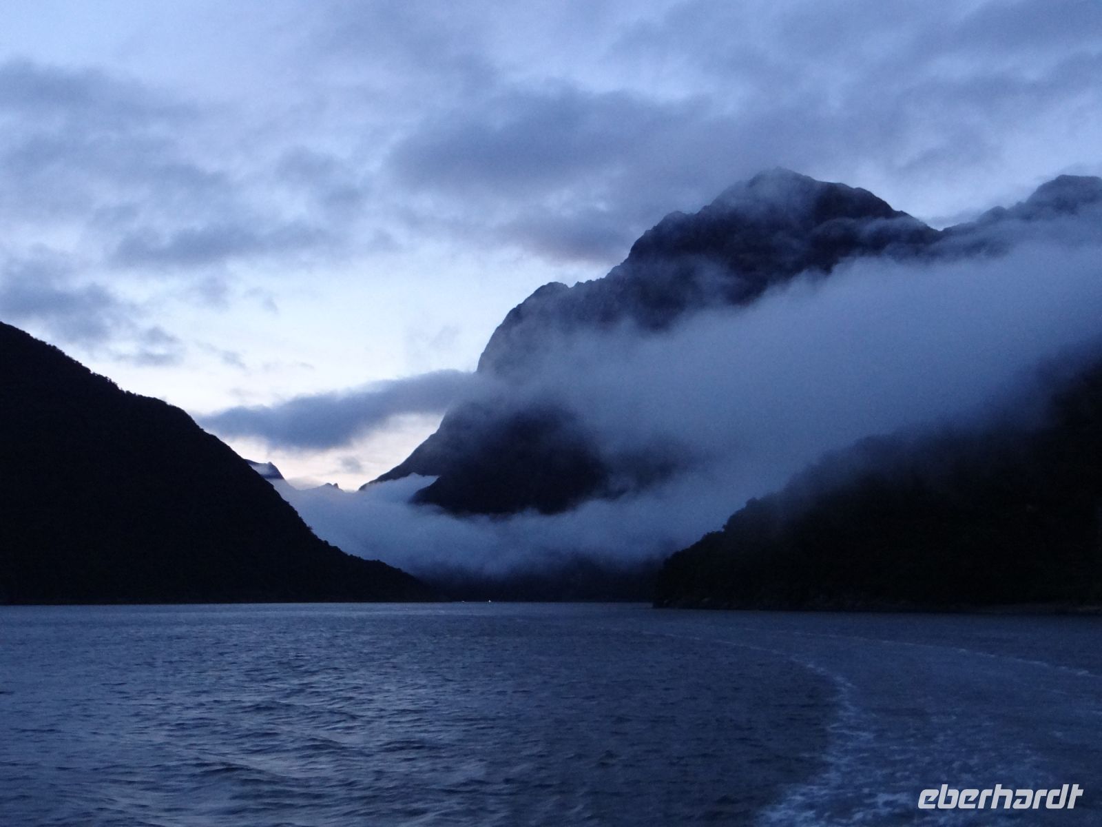 Milford Sound, der Tag wird wach.
