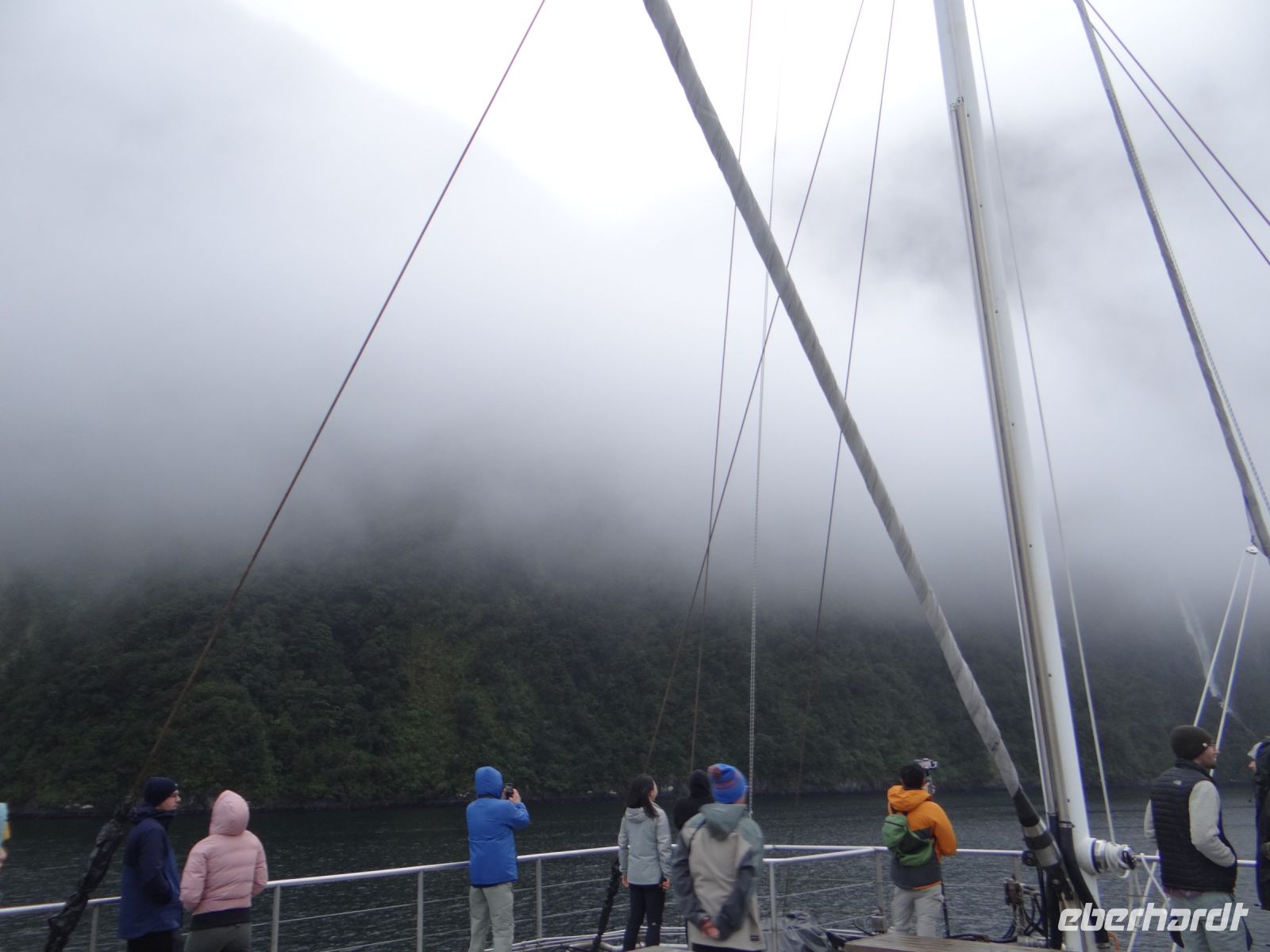 Milford Sound, die Wolken geben immer neue Sicht frei. 